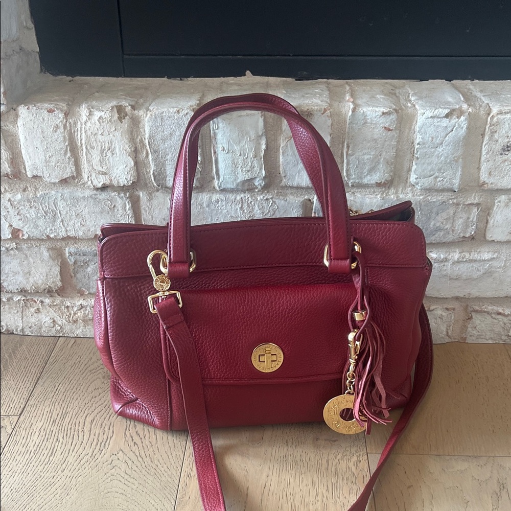Isaac Mizrahi Elegant Red pebble Leather shoulder bag. Probably never used.